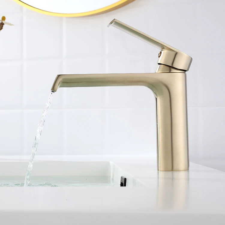 Monte de cubierta Hot and Cold Basin Tap Faucet