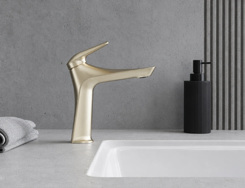 Grifo monomando para lavabo moderno en oro cepillado
